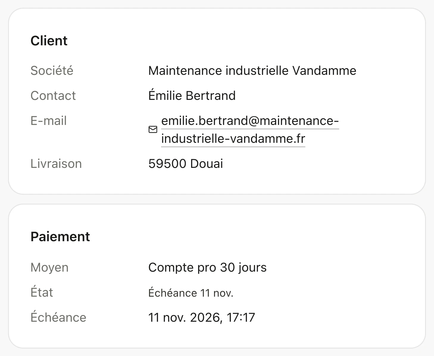 Détail d'une commande : cadre « Client » (société, contact et e-mail fictifs, code postal et ville de livraison) et cadre « Paiement » (compte pro 30 jours, échéance au 11 novembre)
